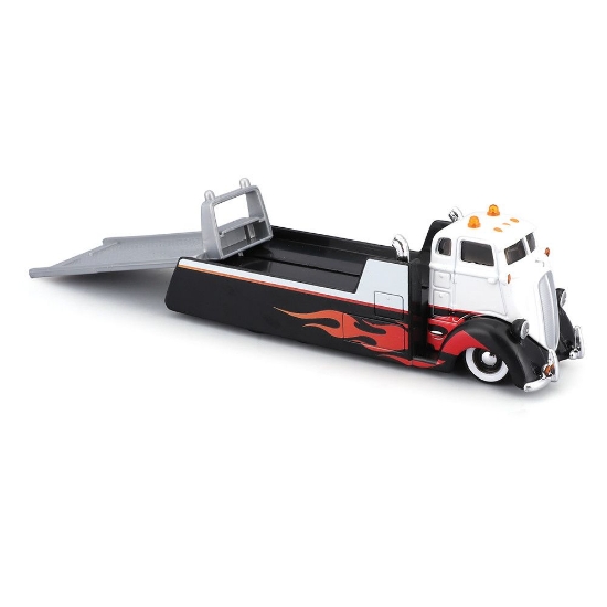 Imagine MAISTO DESIGN ELITE TRANSPORT SET CAMION CU RAMPA COE FLATBED SI MASINUTA CHEVROLET K5 BLAZER 1979 SCARA 1 LA 64