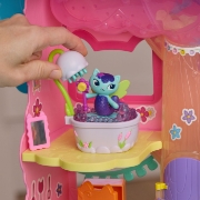 Imagine GABBYS DOLLHOUSE FAIRYLANDIA SET DE JOACA BAIA MAGICA A PISICII MERCAT CU FIGURINE SI ACCESORII