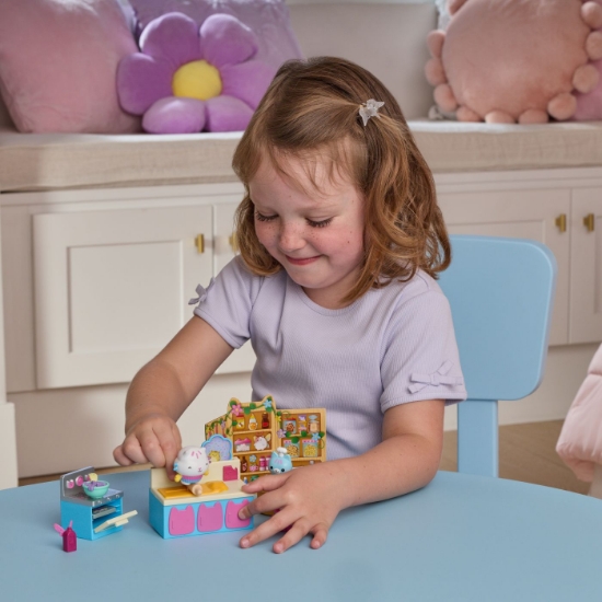 Imagine GABBYS DOLLHOUSE FAIRYLANDIA SET DE JOACA BUCATARIA MAGICA A PISICII CAKEY CU FIGURINE SI ACCESORII