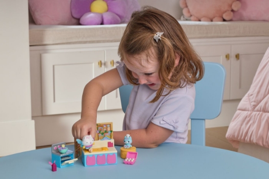 Imagine GABBYS DOLLHOUSE FAIRYLANDIA SET DE JOACA BUCATARIA MAGICA A PISICII CAKEY CU FIGURINE SI ACCESORII