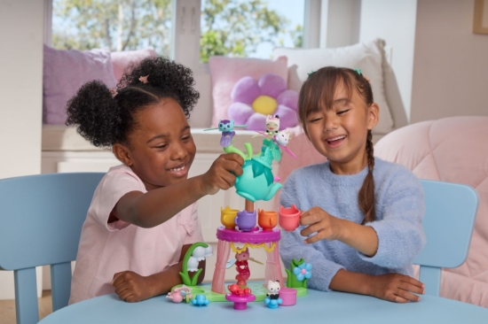 Imagine GABBYS DOLLHOUSE FAIRYLANDIA SET DE JOACA PETRECERE CU CEAI CU FIGURINE SI ACCESORII