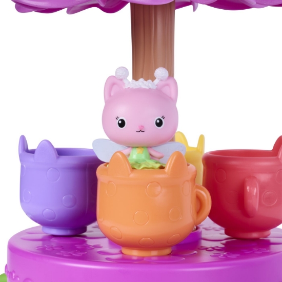 Imagine GABBYS DOLLHOUSE FAIRYLANDIA SET DE JOACA PETRECERE CU CEAI CU FIGURINE SI ACCESORII