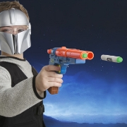 Imagine STAR WARS MANDALORIANUL SI GROGU SET BLASTER SI MASCA MANDALORIANUL CU LUMINI SI SUNETE