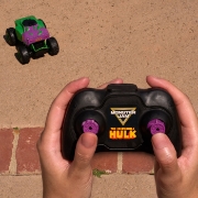 Imagine MONSTER JAM MARVEL CAMION GIGANT RC CU TELECOMANDA INCREDIBILUL HULK 