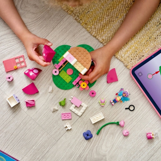 Imagine LEGO GABBYS DOLLHOUSE FAIRYLANDIA CASUTA DIN GRADINA A ZANEI MIAU 11212