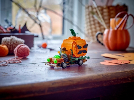 Imagine LEGO CAMIONETA CU DOVLEAC SCULPTAT 40822