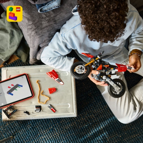 Imagine LEGO TECHNIC MOTOCICLETA DUCATI DESMO 450 MX VERSIUNEA DE UZINA 42238