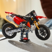 Imagine LEGO TECHNIC MOTOCICLETA DUCATI DESMO 450 MX VERSIUNEA DE UZINA 42238