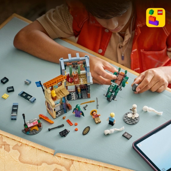 Imagine LEGO ONE PIECE INFRUNTARE CU CAPITANUL SMOKER 75642