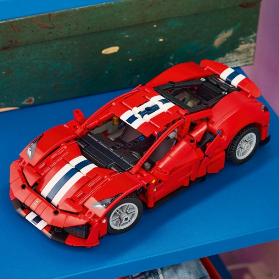 Imagine LEGO TECHNIC MASINA FERRARI 488 PISTA 42235