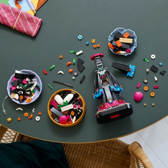 Imagine LEGO IDEAS LA CATRINA 21372