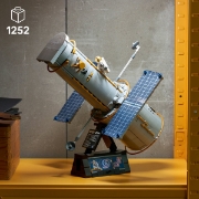 Imagine LEGO ICONS TELESCOPUL SPATIAL HUBBLE 11382