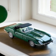 Imagine LEGO ICONS JAGUAR E TYPE 11381