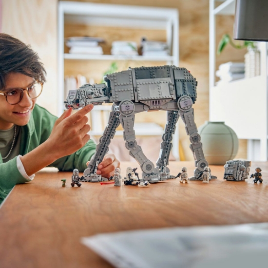 Imagine LEGO STAR WARS AT AT CU INT 4 DIN VESTIGIUL IMPERIULUI 75454