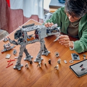 Imagine LEGO STAR WARS AT AT CU INT 4 DIN VESTIGIUL IMPERIULUI 75454