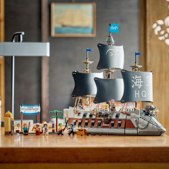 Imagine LEGO ONE PIECE CORABIA DE LUPTA A LUI GARP 75646