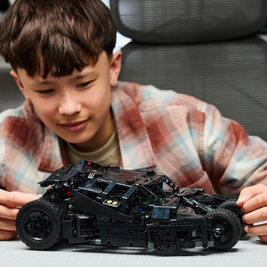 Imagine LEGO TECHNIC BATMOBILE TUMBLER 42239