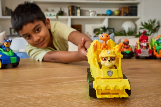 Imagine PATRULA CATELUSILOR FILMUL CU DINOZAURI SET DINO VEHICUL BULDOZER CU FIGURINA RUBBLE SI ACCESORII 15CM