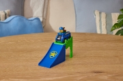 Imagine PATRULA CATELUSILOR FILMUL CU DINOZAURI SET VEHICUL CU RAMPA SI FIGURINA CHASE