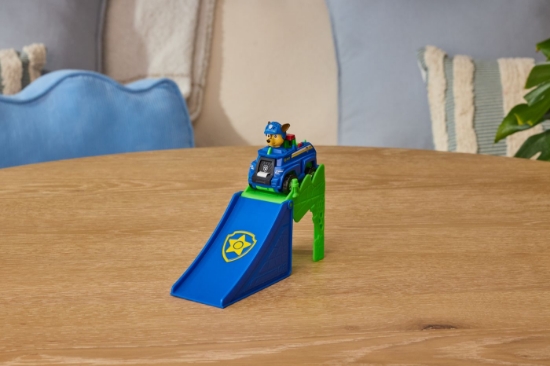 Imagine PATRULA CATELUSILOR FILMUL CU DINOZAURI SET VEHICUL CU RAMPA SI FIGURINA CHASE