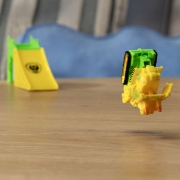 Imagine PATRULA CATELUSILOR FILMUL CU DINOZAURI SET VEHICUL CU RAMPA SI FIGURINA RUBBLE