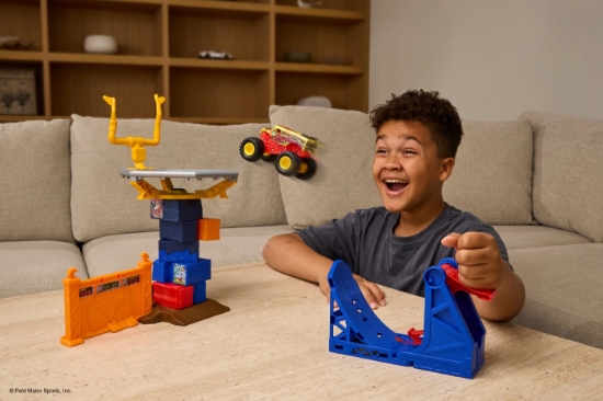 Imagine MONSTER JAM SMASH AND BASH SET DE JOACA CRASH COURSE 