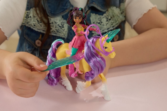 Imagine UNICORN ACADEMY SET MAGIA ARIPILOR CU PAPUSA AVA SI UNICORNUL LEAF CU ACCESORII