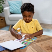 Imagine Melissa & Doug sticker wow set de joacă autocolante și ștampilă astronaut