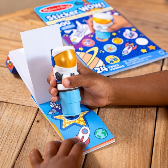 Imagine Melissa & Doug sticker wow set de joacă autocolante și ștampilă astronaut