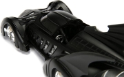 Imagine JADA DC SET BATMAN FOREVER FIGURINA BATMAN SI MASINUTA METALICA BATMOBILE SCARA 1 LA 24