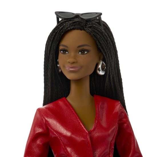 Imagine BARBIE SIGNATURE SAPTAMANA MODEI LA MILANO PAPUSA BARBIE TINUTA ROSIE 