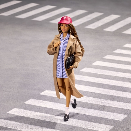 Imagine BARBIE SIGNATURE SAPTAMANA MODEI LA NEW YORK PAPUSA BARBIE 