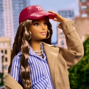 Imagine BARBIE SIGNATURE SAPTAMANA MODEI LA NEW YORK PAPUSA BARBIE 