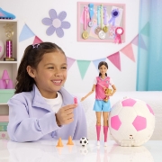 Imagine BARBIE TEAM ROTESTE SI DEZVALUIE PAPUSA BARBIE JUCATOARE DE FOTBAL 