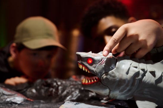 Imagine PRIMAL HATCH JUCARIE INTERACTIVA FIGURINA RECHIN MEGALODON IN OU