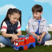 Imagine SPIDEY SI PRIETENII LUI UIMITORI MARVEL RESCUE WEBS SET CAMION DE POMPIERI CU FIGURINE SI ACCESORII 