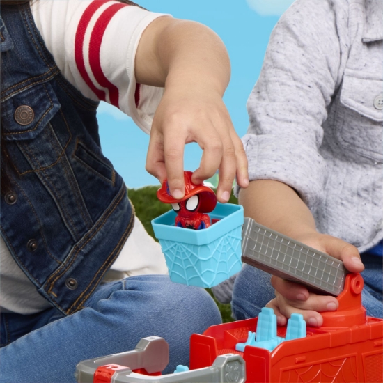 Imagine SPIDEY SI PRIETENII LUI UIMITORI MARVEL RESCUE WEBS SET CAMION DE POMPIERI CU FIGURINE SI ACCESORII 