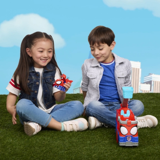 Imagine SPIDEY SI PRIETENII LUI UIMITORI MARVEL RESCUE WEBS SET CAMION DE POMPIERI CU FIGURINE SI ACCESORII 