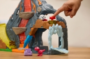 Imagine PATRULA CATELUSILOR FILMUL CU DINOZAURI SET SUPER EXPLOZIE DE LAVA 