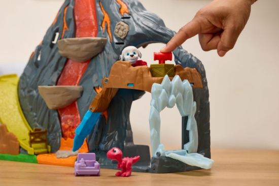 Imagine PATRULA CATELUSILOR FILMUL CU DINOZAURI SET SUPER EXPLOZIE DE LAVA 