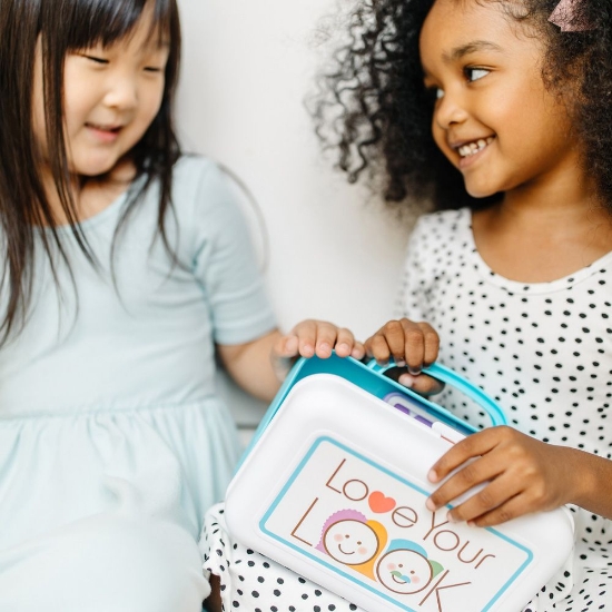 Imagine MELISSA AND DOUG SET DE JOACA MACHIAJ
