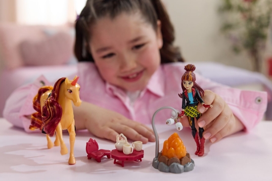 Imagine UNICORN ACADEMY SET FOC DE TABARA CU PAPUSA VALENTINA SI UNICORNUL CINDER CU ACCESORII
