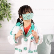 Imagine MELISSA AND DOUG COSTUM DOCTOR