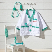 Imagine MELISSA AND DOUG COSTUM DOCTOR